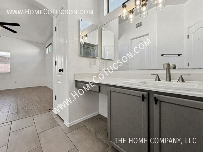 Building Photo - 2660 W Camino del Sitio