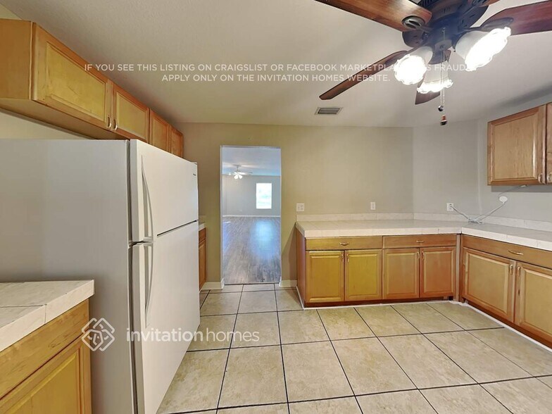 Building Photo - 2401 Granada Cir E