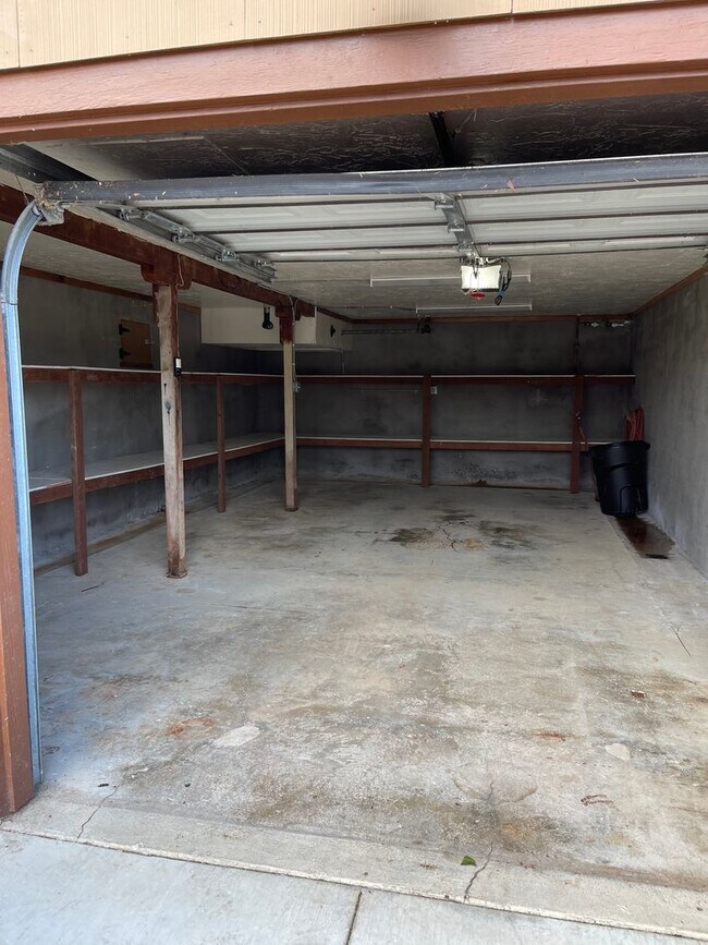 Building Photo - CHARMING 4 BED 2 BATH HOUSE NEAR DOWNTOWN