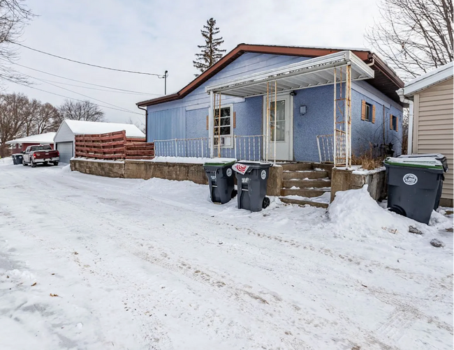 Building Photo - A Charming One-Bedroom with a Yard You’ll Love