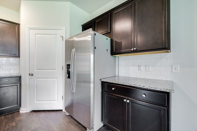 Building Photo - Stylish 4-Bed 2 Bath Ranch Home with Moder...