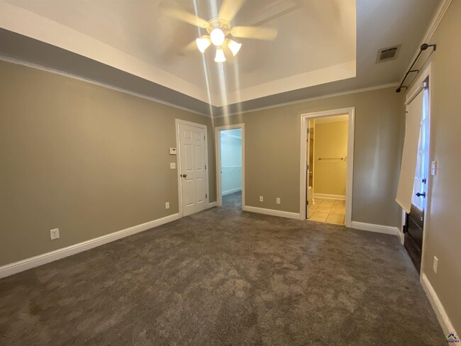 Building Photo - 338 Ivystone Dr