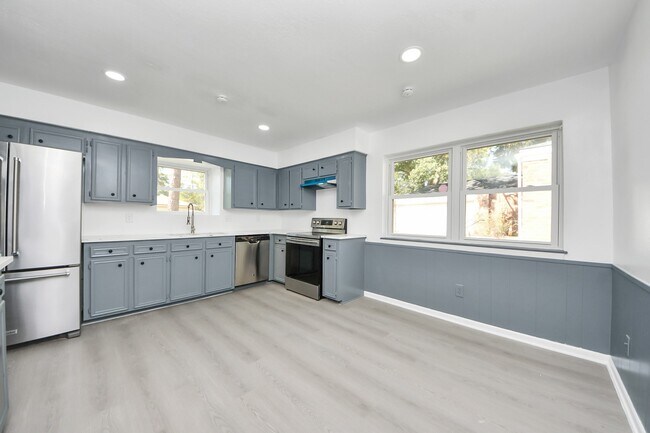 Building Photo - 23002 Grand Rapids Ln