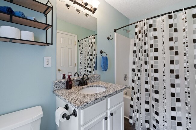Building Photo - Corner lot 3 bed 2.5 bath with large fenced yard in Grove Park!