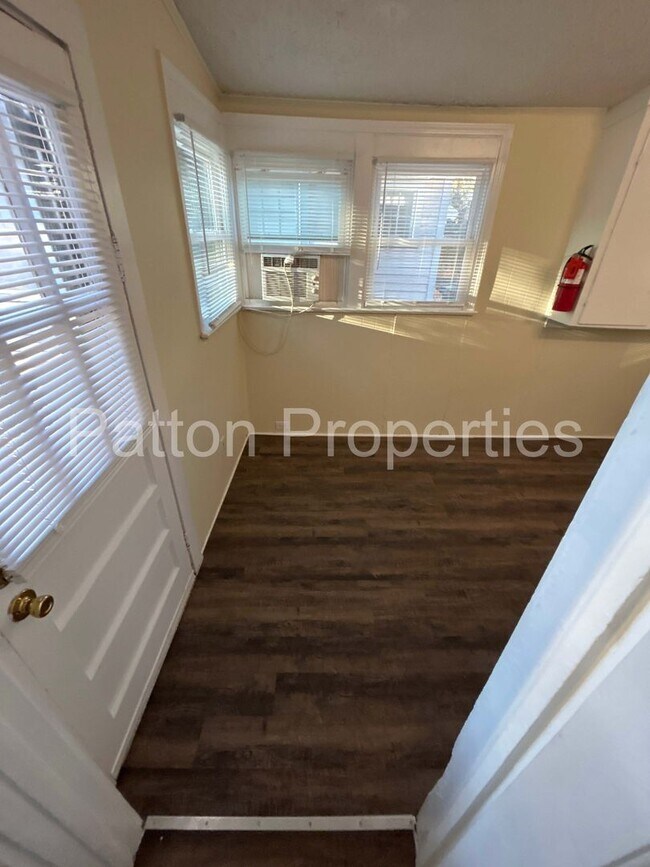 Building Photo - 2223-2225 Greene Street - Inside CoC - R11409-17-07