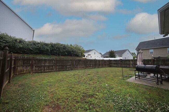 Building Photo - 709 Lone Pine Loop