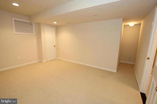 Building Photo - 10208 Sorrel Ave