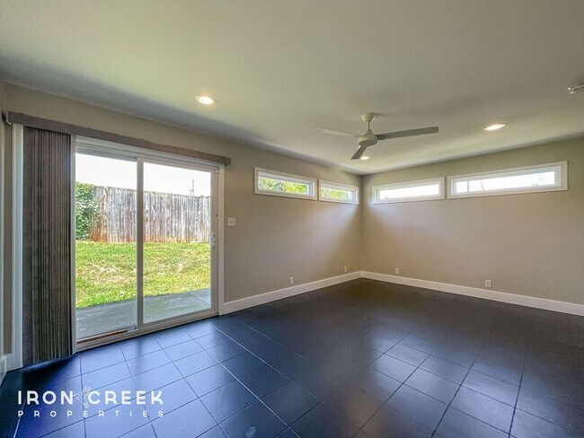 Building Photo - 21 Brevard Rd