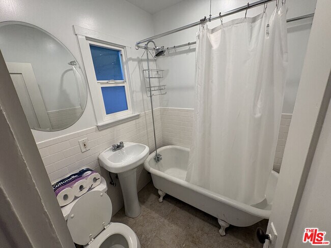 Building Photo - 4181 Lincoln Ave