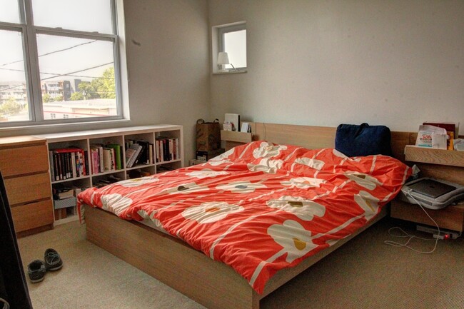 Building Photo - Gorgeous Downtown Durham 2bd/2ba Condo