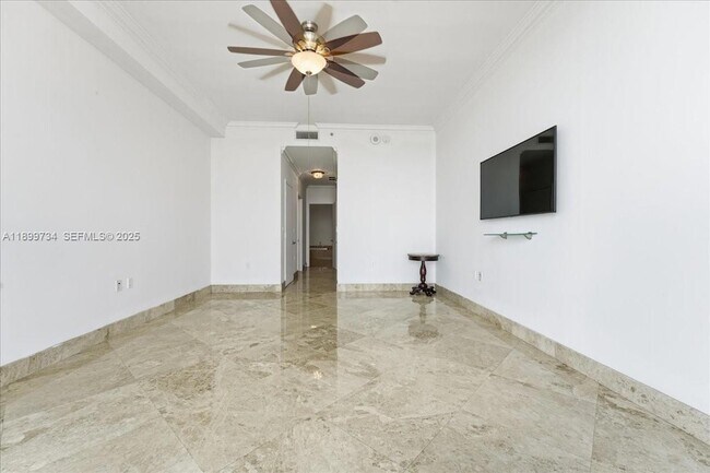 Building Photo - 704 N Ocean Blvd