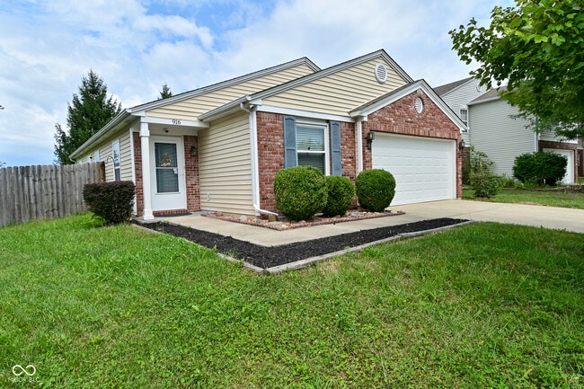 Primary Photo - 916 Bentgrass Dr