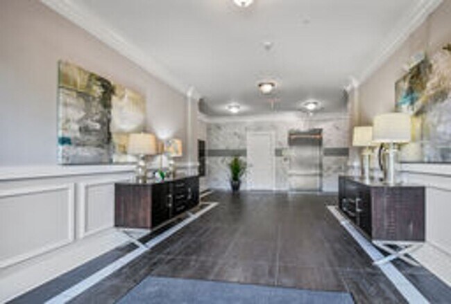 Building Photo - Spacious and Modern 2BR/2BA Condo in Norbe...