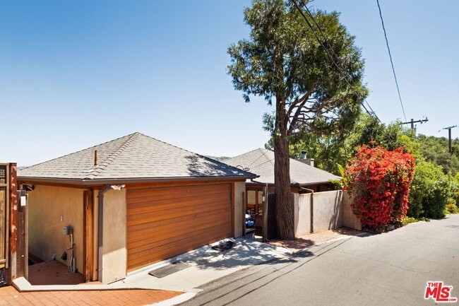 Building Photo - 21071 Waveview Dr