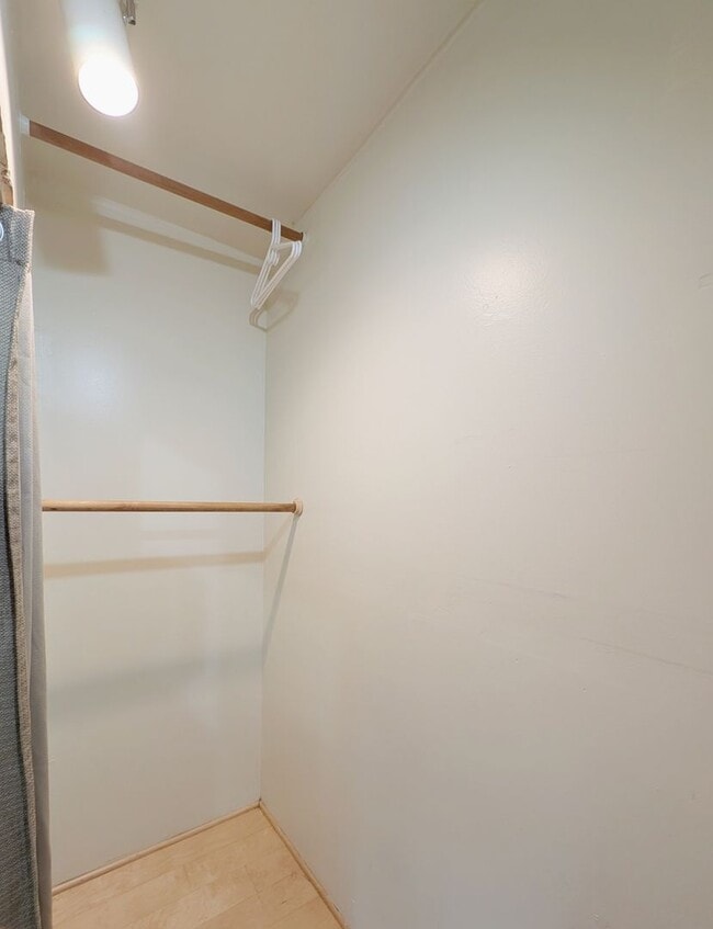 Building Photo - Super Cute Studio on Capitol Highway!