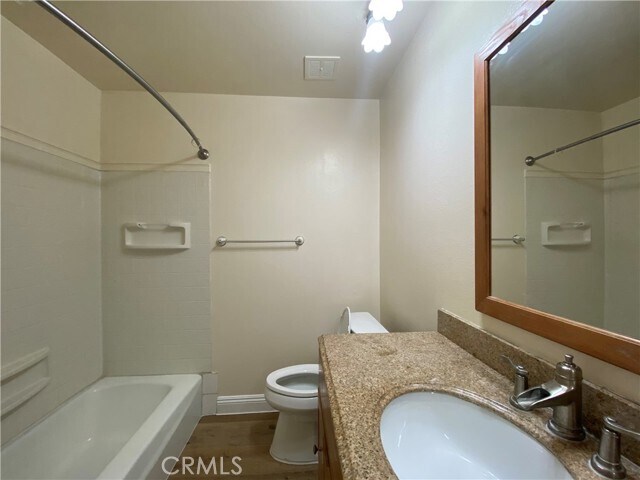 Building Photo - 214 Via Robina