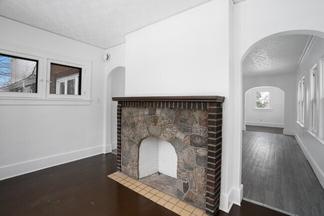 Building Photo - 2229 Cordova Ave