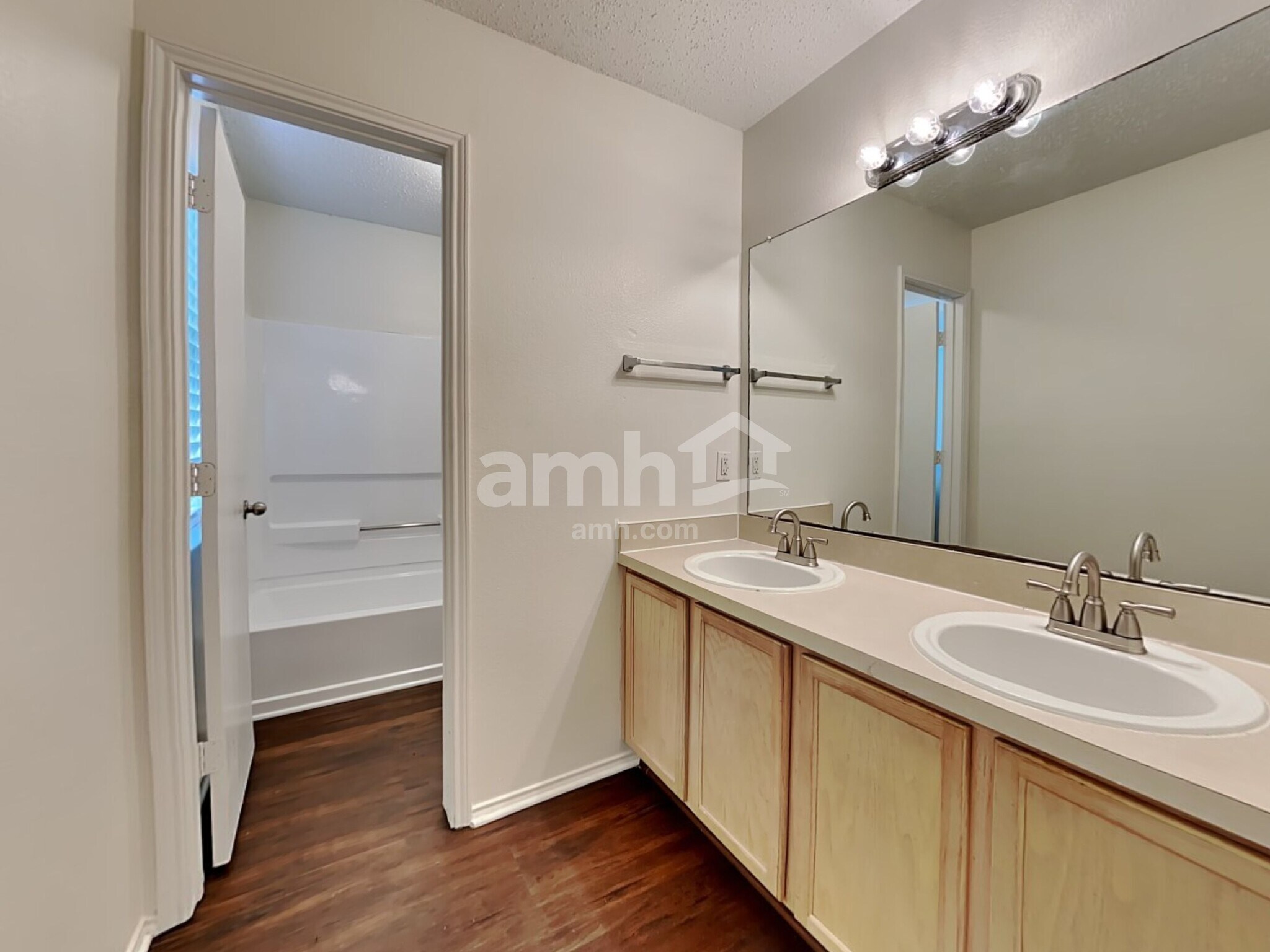 Building Photo - 1523 Wavecrest Dr