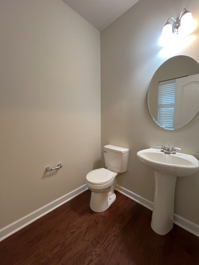 Building Photo - 579 Crossland Dr