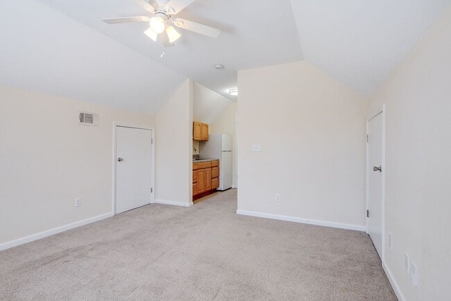 Building Photo - Unique 4BR Home with Private Upstairs Suite & Kitchenette in Georgetown