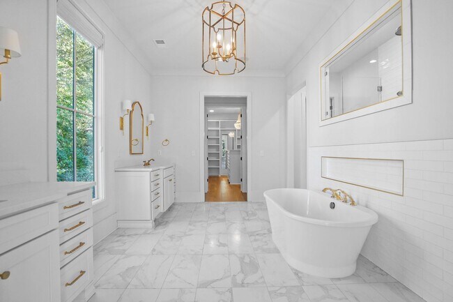 Building Photo - 3311 Skyline Dr