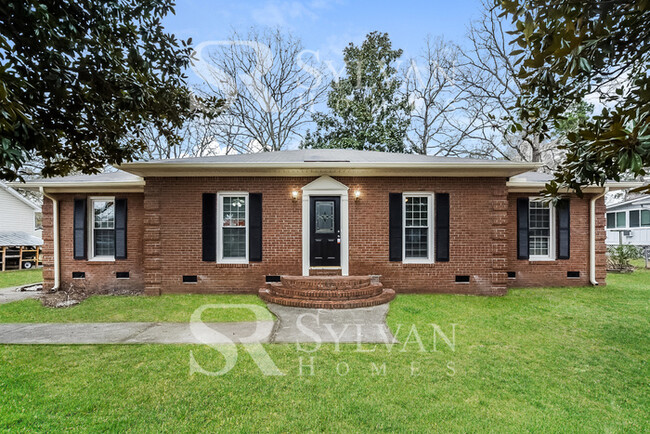 Building Photo - Charming 3BR 2BA Brick Ranch