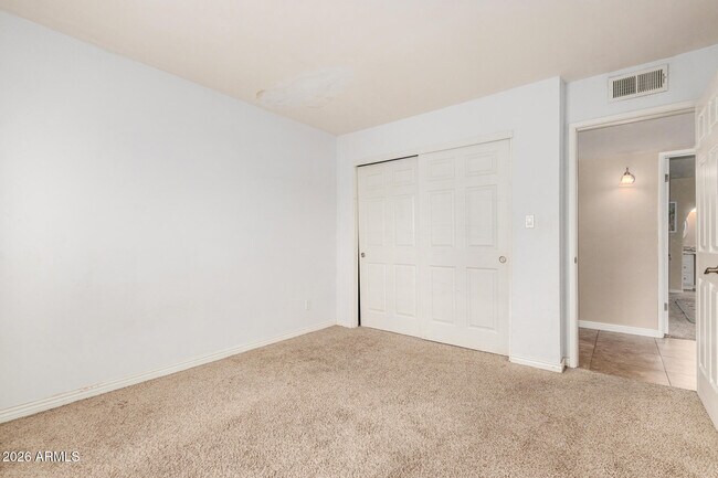 Building Photo - 2424 W Portobello Ave