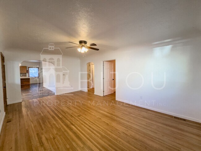 Building Photo - Ivywild Main Floor Living