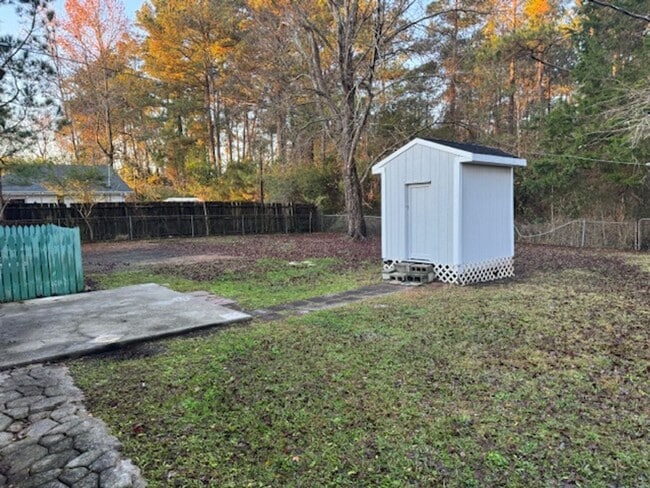 Building Photo - 222 Poplar Rd