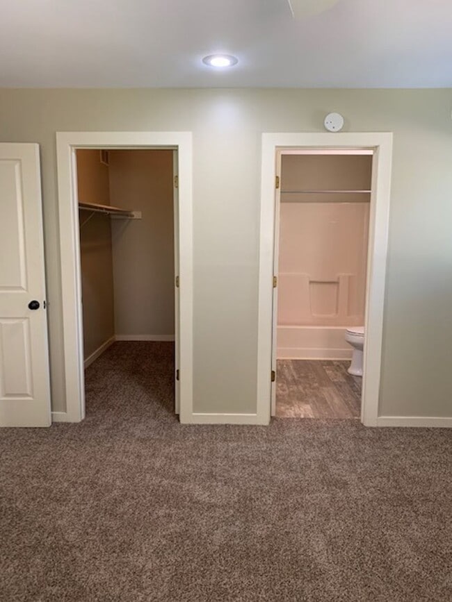 Building Photo - Sarah's Run Apartments