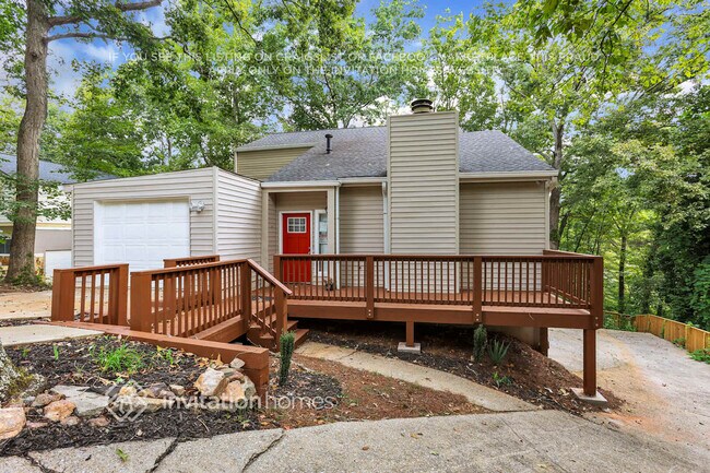 Building Photo - 6584 Oakwood Dr