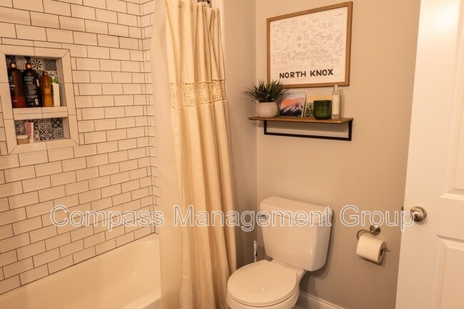 Building Photo - 933 E Churchwell Ave