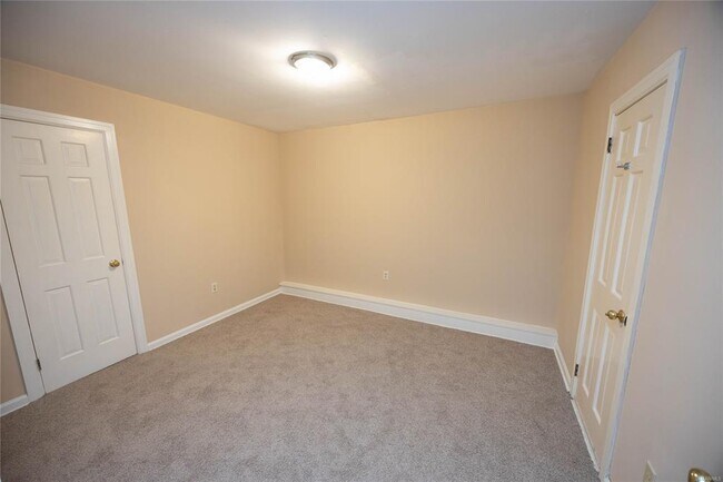 Building Photo - 2043 Hazel Hedge Ln