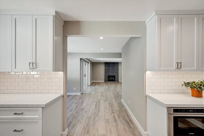 Building Photo - 5346 Tyrone Ave