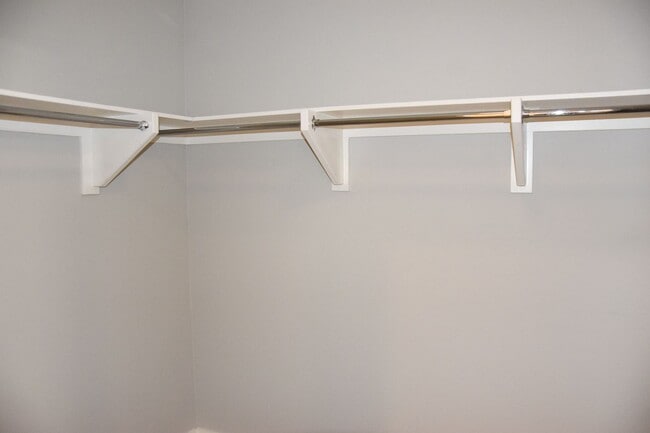 Building Photo - 507 W Maple Ave