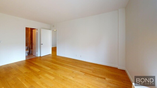 Building Photo - 247 W 87th St