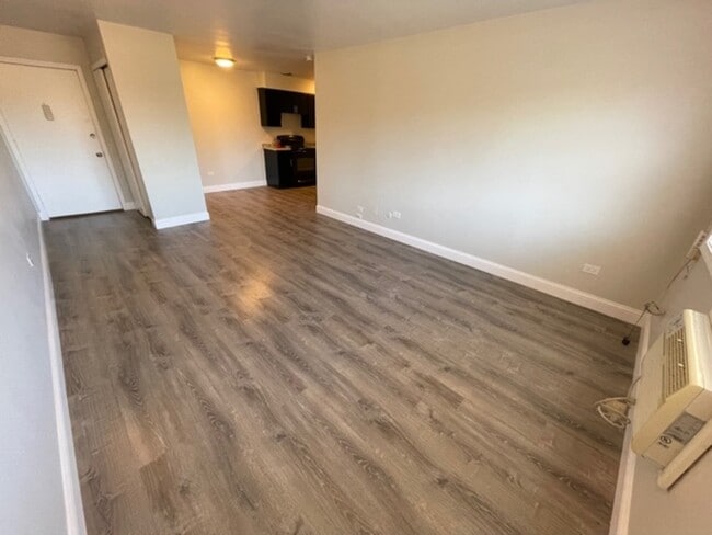 Building Photo - 517 S Milwaukee Ave