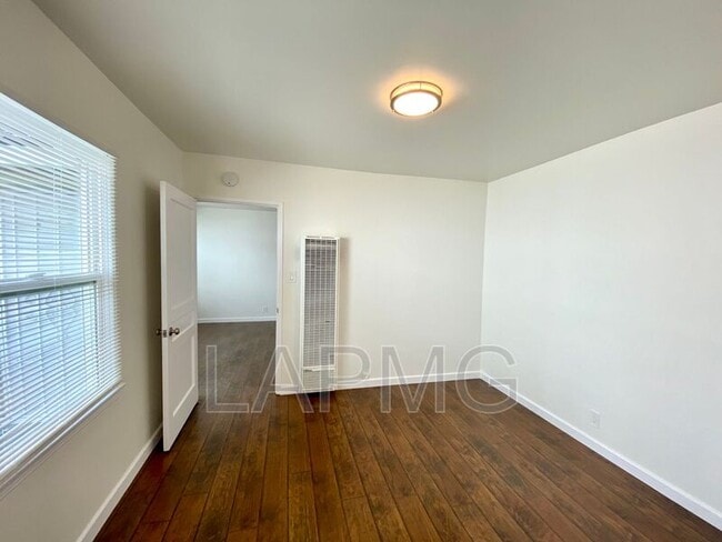 Building Photo - 2312 Ocean Park Blvd