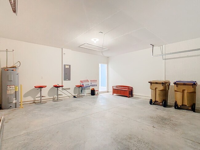 Building Photo - 3348 Perennial Ln