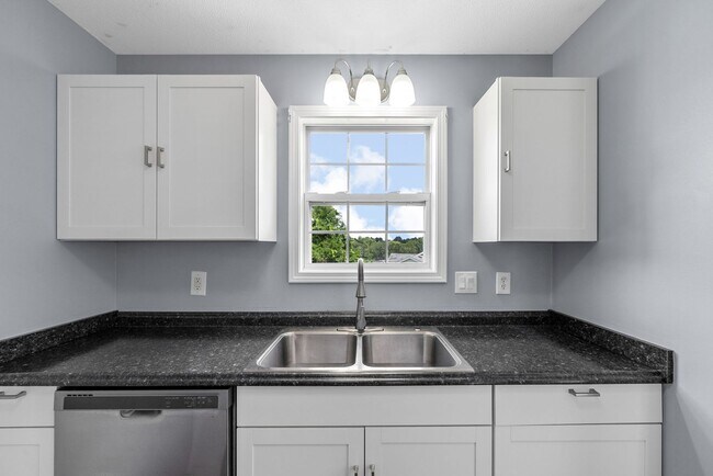 Building Photo - Pet Friendly Three Bedroom with Basement!