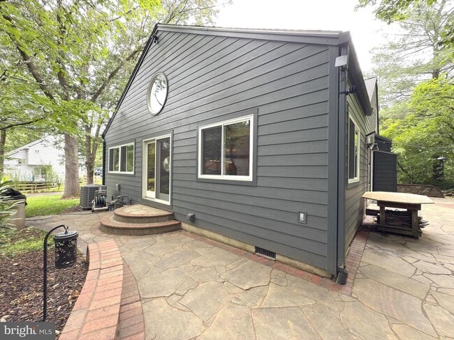 Building Photo - 1665 Cedar Hollow Way