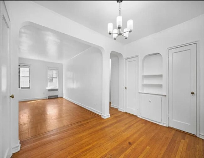 Building Photo - 601 E 19th St