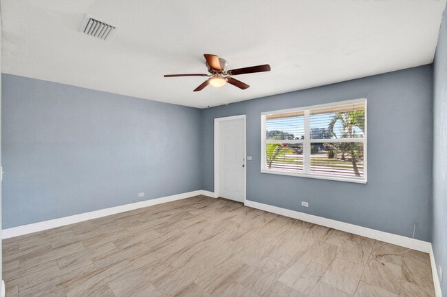 Building Photo - 240 SW 15th Ave