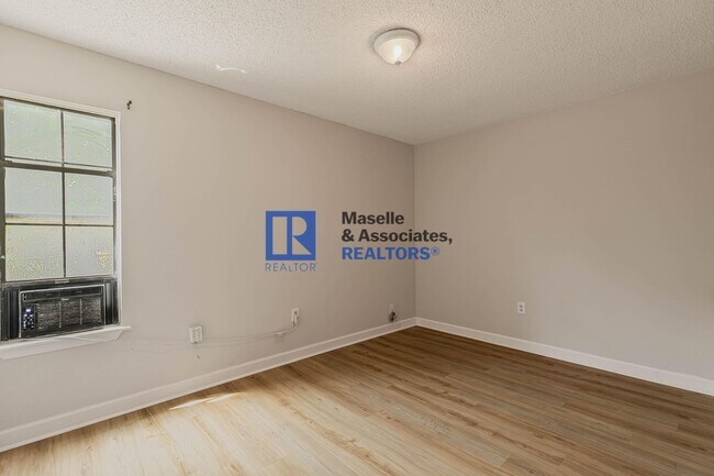 Building Photo - 3 Bed/2 Bath Home in Pearl