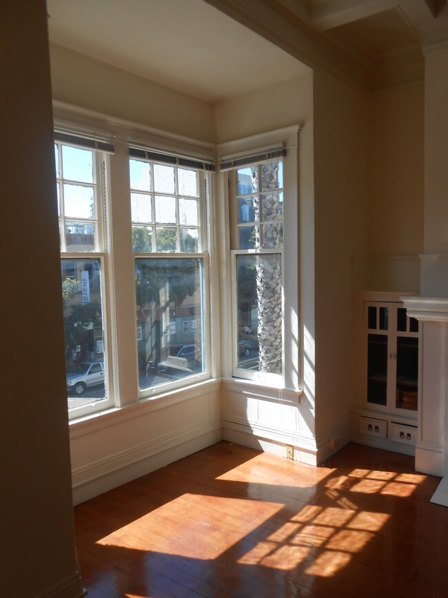 Building Photo - 1087 Valencia St