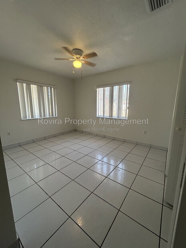 Building Photo - 2421 NW 99th Terrace