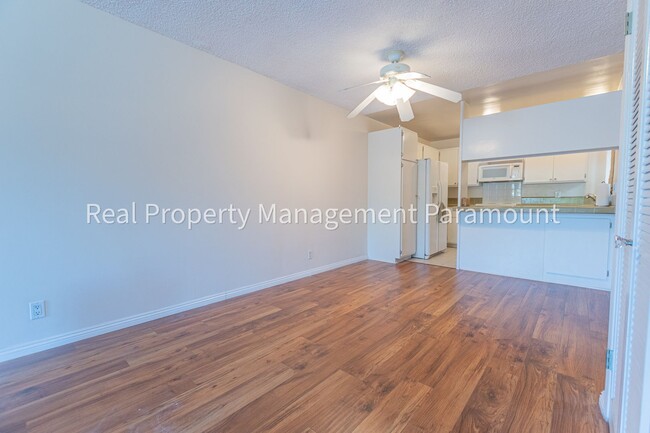 Building Photo - Spacious townhouse in LA