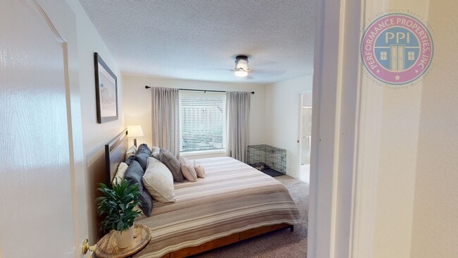 Building Photo - Gorgeous Single Level Home in Sought After...