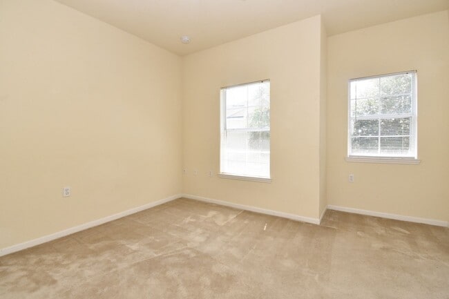 Building Photo - 4814 NW 44th Ave