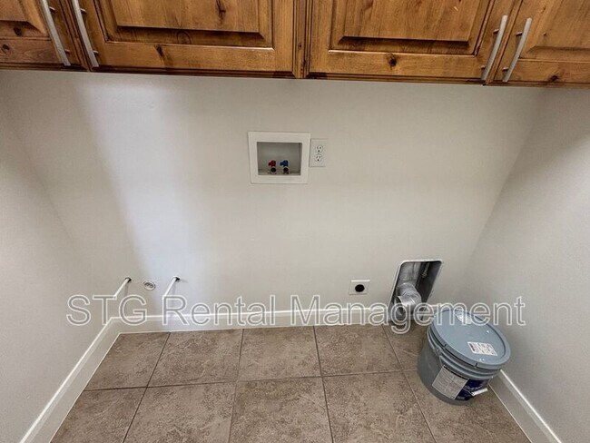 Building Photo - 750 W 350 N